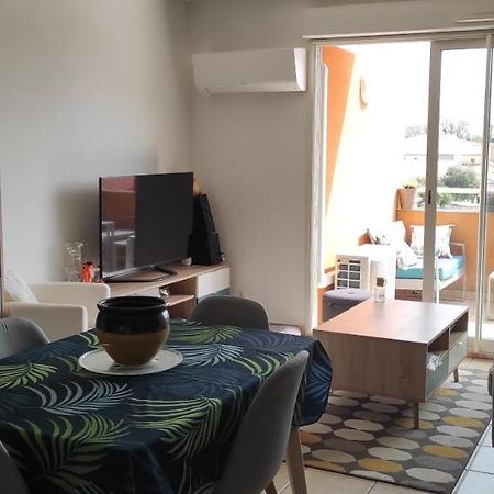 Appartement avec grande terrasse à 15 mn de la mer Saint-Estève Exterior foto