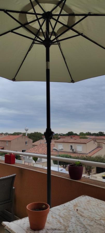 Appartement avec grande terrasse à 15 mn de la mer Saint-Estève Exterior foto
